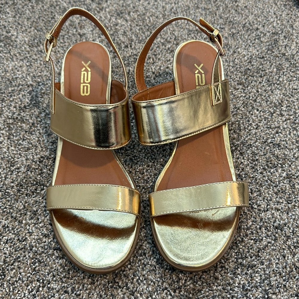 Beautiful gold sandals!
